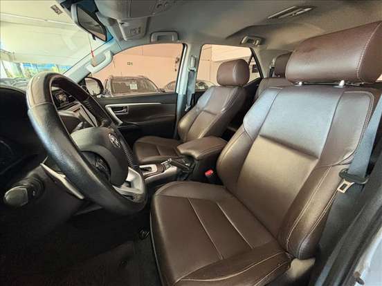 TOYOTA-HILUX SW4-2017