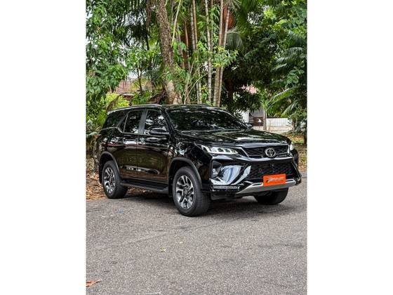 TOYOTA HILUX SW4 2.8 D-4D TURBO DIESEL DIAMOND 7L 4X4 AUTOMÁTICO