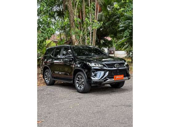 TOYOTA-HILUX SW4-2025