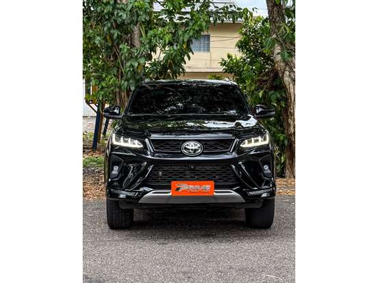 TOYOTA-HILUX SW4-2025