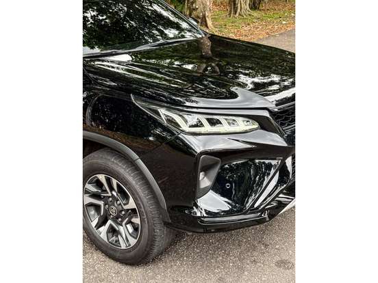 TOYOTA-HILUX SW4-2025