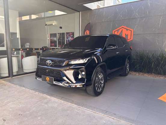 TOYOTA-HILUX SW4-2.8 D-4D TURBO DIESEL DIAMOND 7L 4X4 AUTOMÁTICO TOYOTA-HILUX SW4-2025