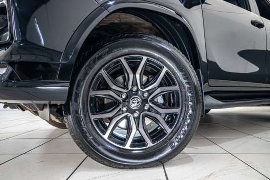 TOYOTA-HILUX SW4-2023