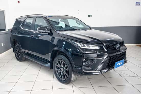 TOYOTA-HILUX SW4-2023