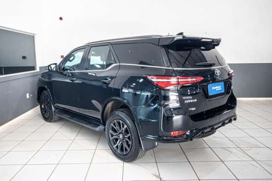 TOYOTA-HILUX SW4-2023