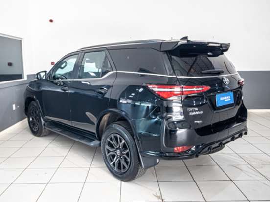 TOYOTA-HILUX SW4-2.8 D-4D TURBO DIESEL GR-S 7L 4X4 AUTOMÁTICO TOYOTA-HILUX SW4-2023