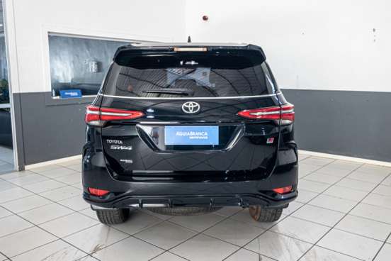 TOYOTA-HILUX SW4-2023