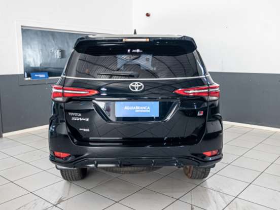TOYOTA-HILUX SW4-2.8 D-4D TURBO DIESEL GR-S 7L 4X4 AUTOMÁTICO TOYOTA-HILUX SW4-2023