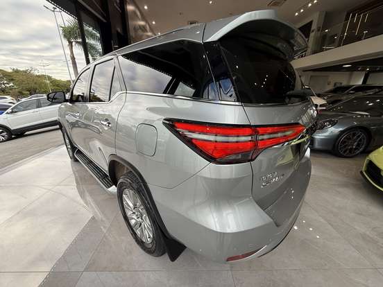 TOYOTA-HILUX SW4-2.8 D-4D TURBO DIESEL SRX 7L 4X4 AUTOMÁTICO TOYOTA-HILUX SW4-2022