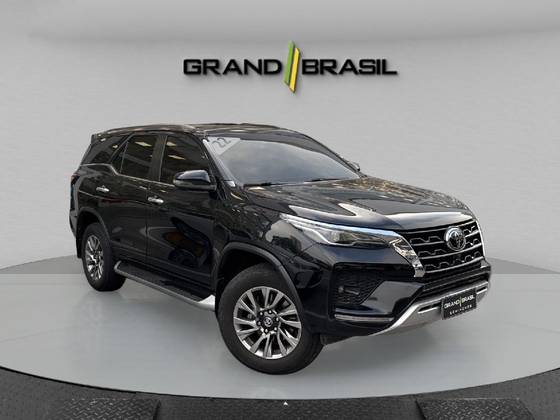 TOYOTA HILUX SW4 2.8 D-4D TURBO DIESEL SRX 7L 4X4 AUTOMÁTICO