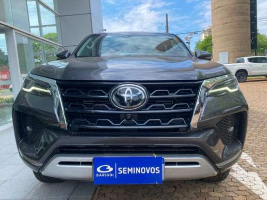 TOYOTA-HILUX SW4-2023