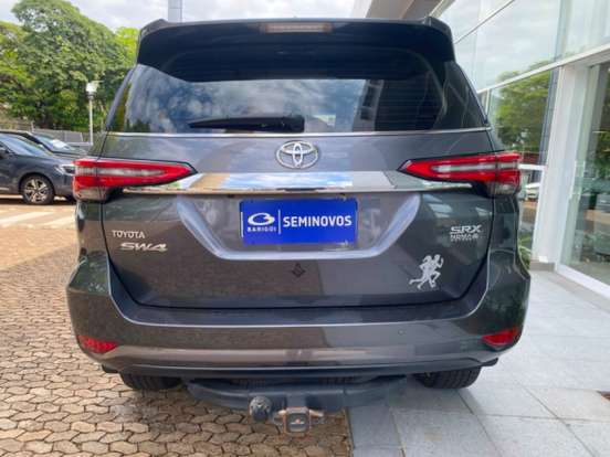 TOYOTA-HILUX SW4-2023