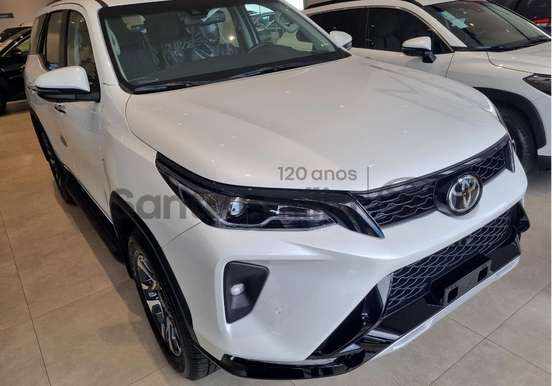 TOYOTA-HILUX SW4-2026
