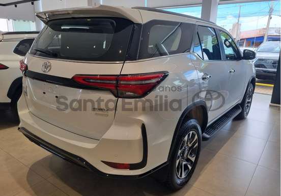 TOYOTA-HILUX SW4-2026