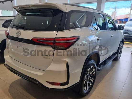 TOYOTA-HILUX SW4-2.8 D-4D TURBO DIESEL SRX PLATINUM 4X4 AUTOMÁTICO TOYOTA-HILUX SW4-2026