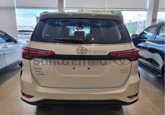 TOYOTA-HILUX SW4-2026