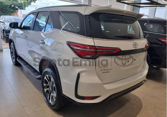 TOYOTA-HILUX SW4-2026