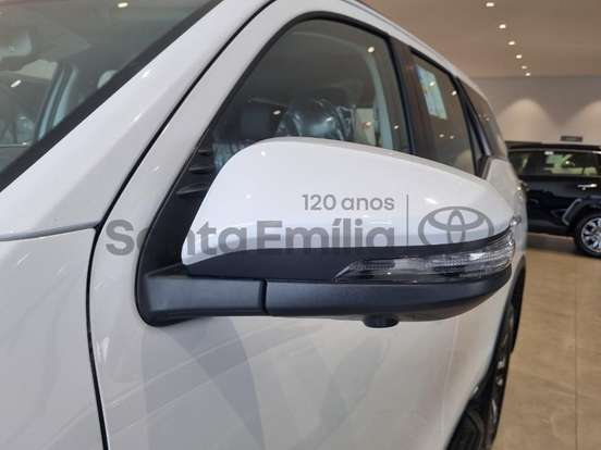 TOYOTA-HILUX SW4-2.8 D-4D TURBO DIESEL SRX PLATINUM 4X4 AUTOMÁTICO TOYOTA-HILUX SW4-2026