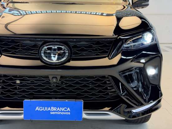 TOYOTA-HILUX SW4-2026