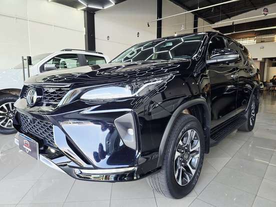 TOYOTA-HILUX SW4-2.8 D-4D TURBO DIESEL SRX PLATINUM 7L 4X4 AUTOMÁTICO TOYOTA-HILUX SW4-2024