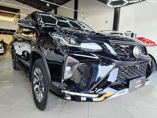 TOYOTA-HILUX SW4-2.8 D-4D TURBO DIESEL SRX PLATINUM 7L 4X4 AUTOMÁTICO TOYOTA-HILUX SW4-2024