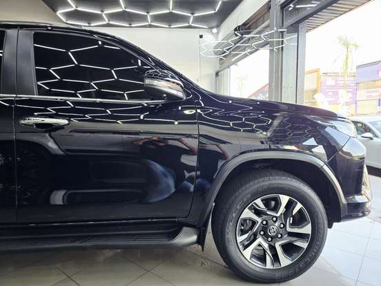 TOYOTA-HILUX SW4-2024