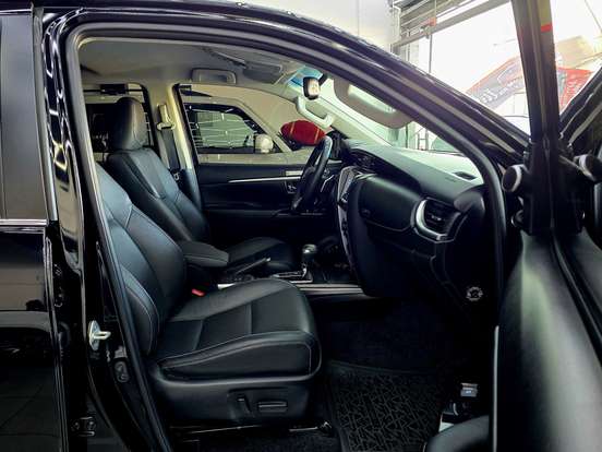TOYOTA-HILUX SW4-2024