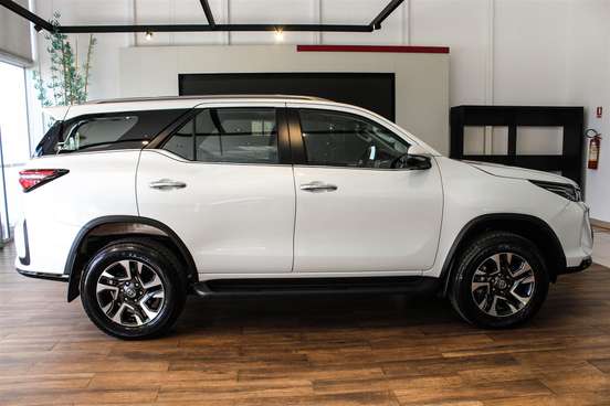 TOYOTA-HILUX SW4-2026