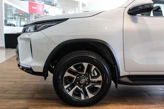 TOYOTA-HILUX SW4-2026
