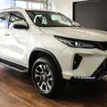 TOYOTA HILUX SW4 2.8 D-4D TURBO DIESEL SRX PLATINUM 7L 4X4 AUTOMÁTICO TOYOTA HILUX SW4 2.8 D-4D TURBO DIESEL SRX PLATINUM 7L 4X4 AUTOMÁTICO