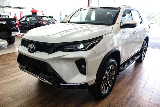 TOYOTA-HILUX SW4-2026