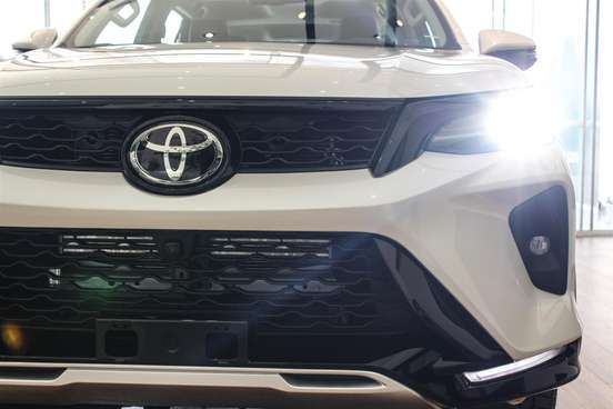 TOYOTA-HILUX SW4-2026