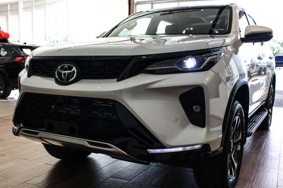 TOYOTA-HILUX SW4-2026