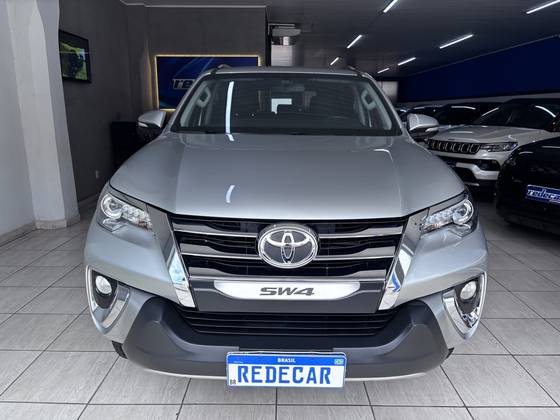TOYOTA HILUX SW4 2.8 SRX 4X4 7 LUGARES 16V TURBO INTERCOOLER DIESEL 4P AUTOMÁTICO