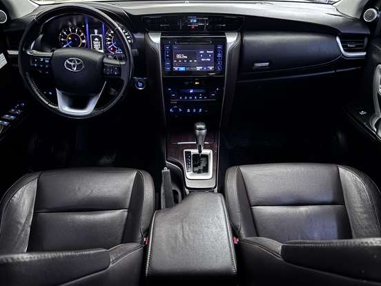 TOYOTA-HILUX SW4-2016