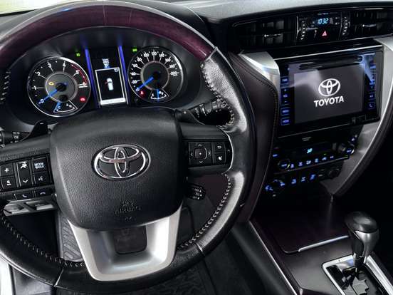 TOYOTA-HILUX SW4-2016
