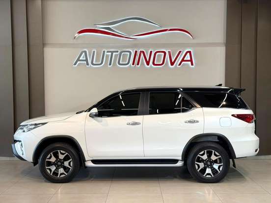 TOYOTA-HILUX SW4-2019