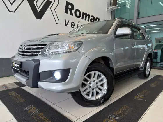TOYOTA HILUX SW4 3.0 SRV 4X4 7 LUGARES 16V TURBO INTERCOOLER DIESEL 4P AUTOMÁTICO