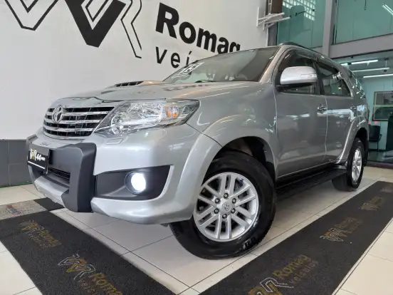 TOYOTA-HILUX SW4-3.0 SRV 4X4 7 LUGARES 16V TURBO INTERCOOLER DIESEL 4P AUTOMÁTICO TOYOTA-HILUX SW4-2014