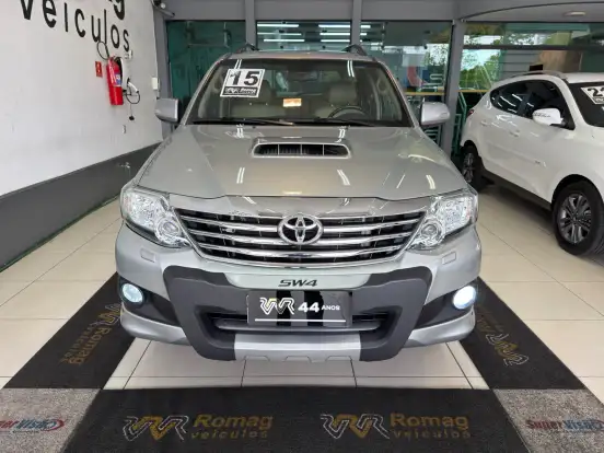 TOYOTA-HILUX SW4-2014