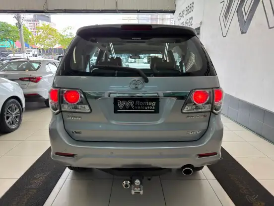 TOYOTA-HILUX SW4-2014