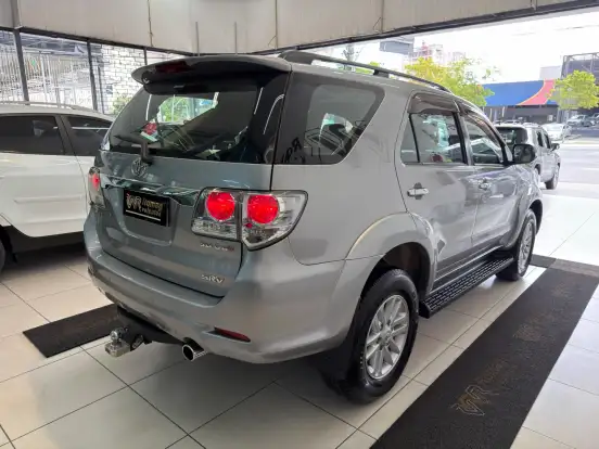 TOYOTA-HILUX SW4-3.0 SRV 4X4 7 LUGARES 16V TURBO INTERCOOLER DIESEL 4P AUTOMÁTICO TOYOTA-HILUX SW4-2014