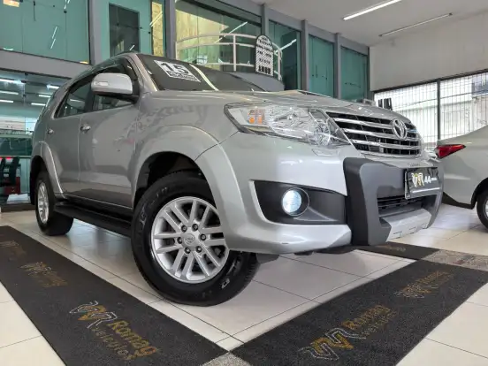 TOYOTA-HILUX SW4-2014