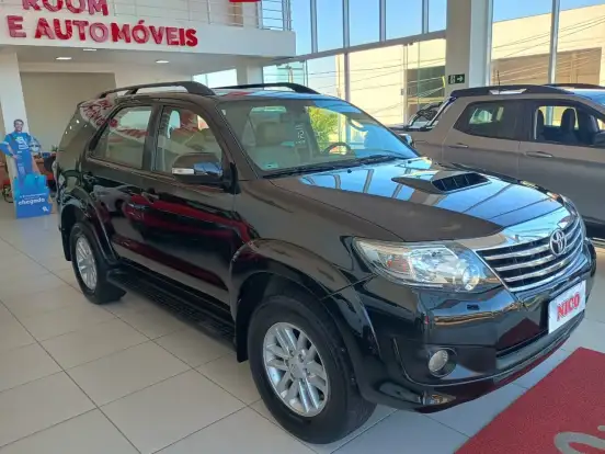 TOYOTA-HILUX SW4-2011