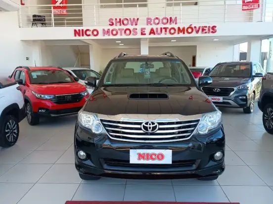 TOYOTA-HILUX SW4-2011