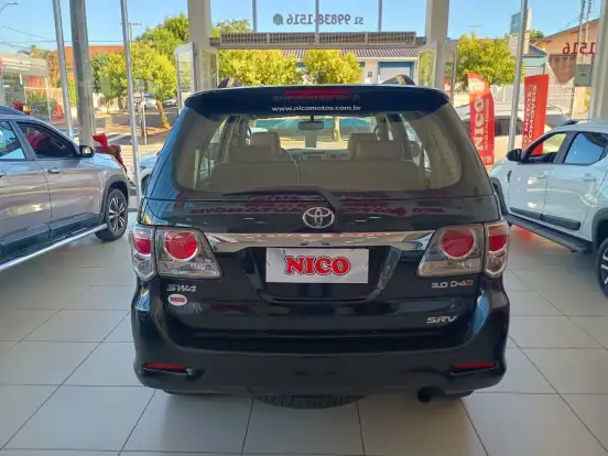 TOYOTA-HILUX SW4-2011