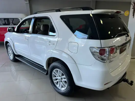 TOYOTA-HILUX SW4-2013
