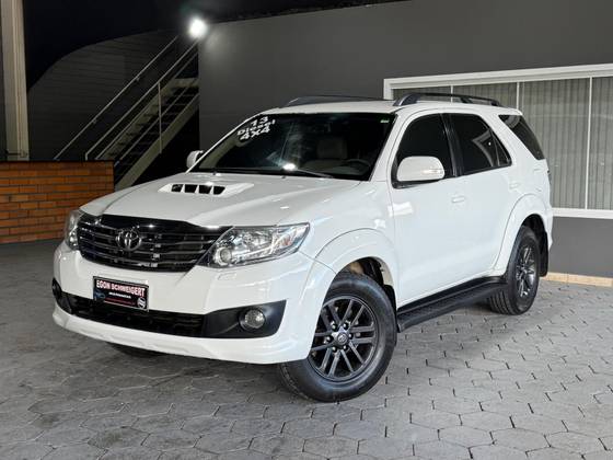 TOYOTA HILUX SW4 3.0 SRV 4X4 16V TURBO INTERCOOLER DIESEL 4P AUTOMÁTICO