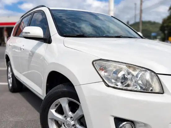 TOYOTA-RAV4-2.4 4X2 16V GASOLINA 4P AUTOMÁTICO TOYOTA-RAV4-2011