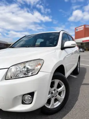TOYOTA-RAV4-2011